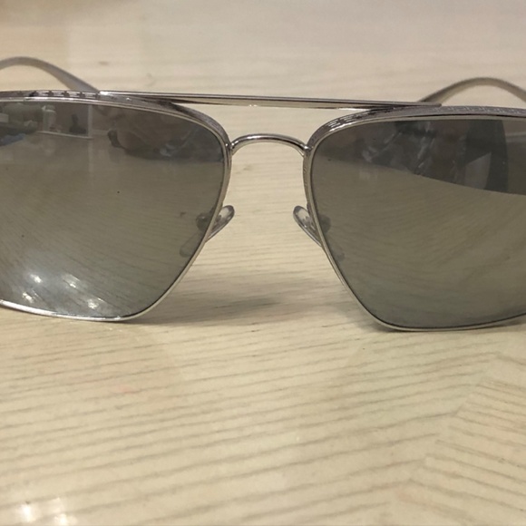 Versace - Picture 2 of 5